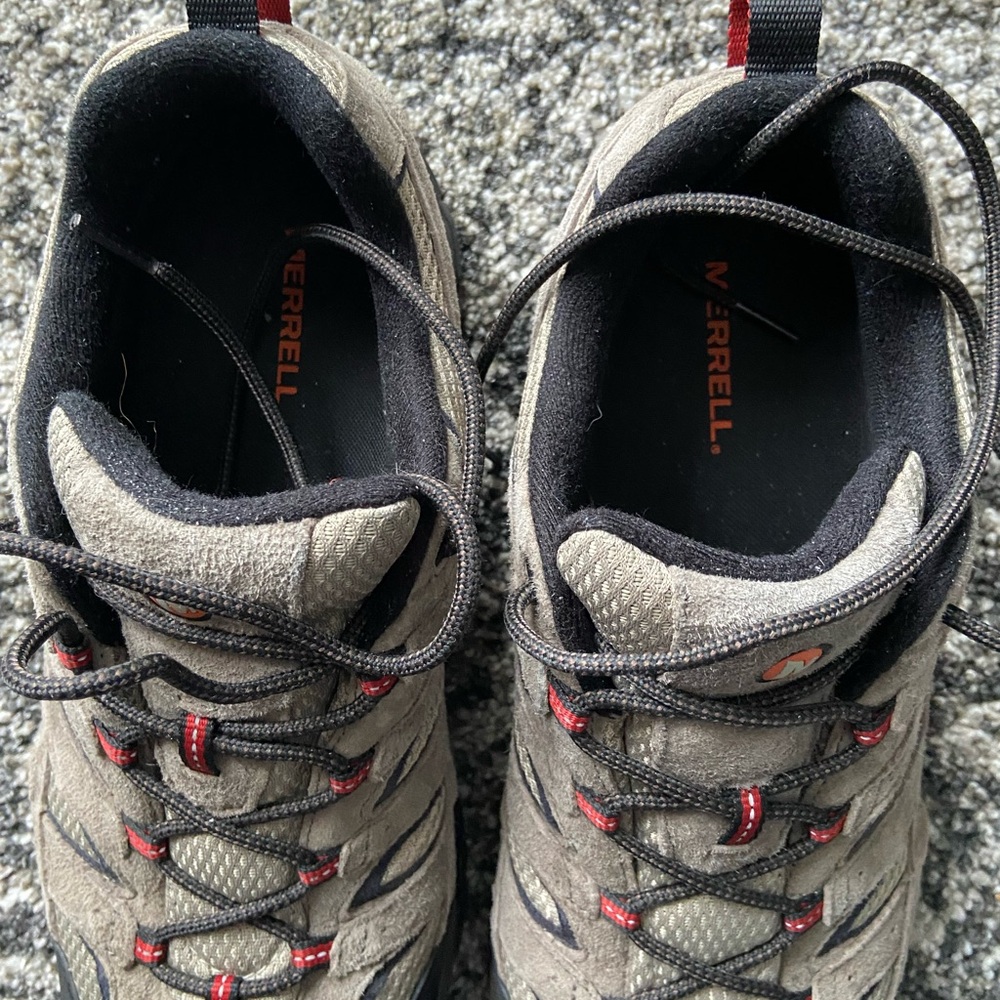 Men’s MOAB 2 hiking shoe
Size 12.5 Wide - Picture 2 of 6